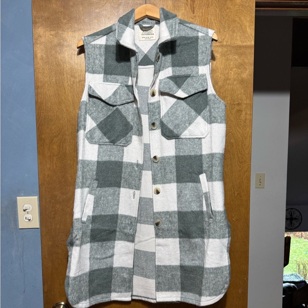 Sleeveless plaid shacket